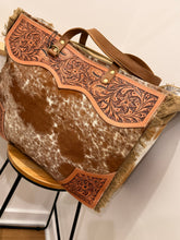 Load image into Gallery viewer, Cartwright Weekender - Tan/White