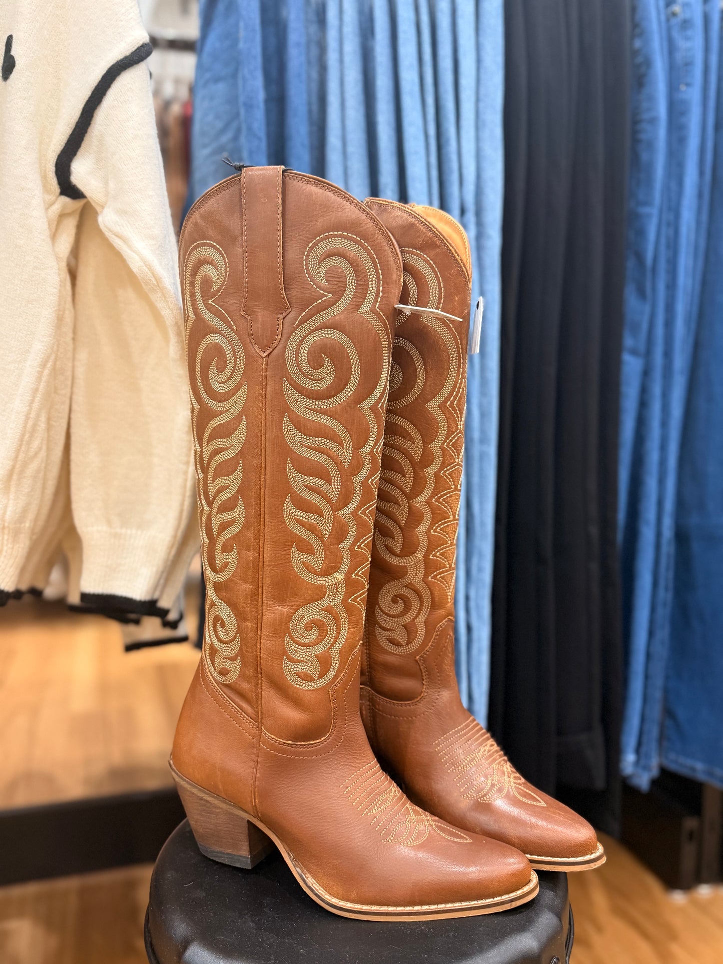 Nalejandra Boots in Chocolate Brown