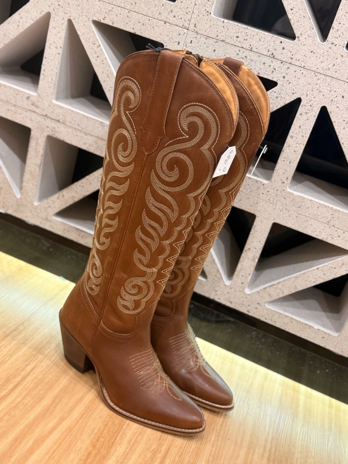 Nalejandra Boots in Chocolate Brown