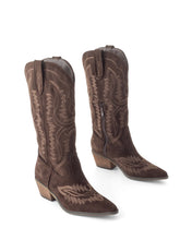 Load image into Gallery viewer, Mustang Boot - Chocolate