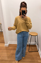 Load image into Gallery viewer, Malone Jumper - Mocha
