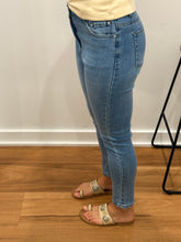 Load image into Gallery viewer, Ezra Jean
