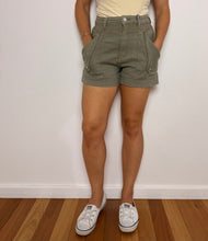 Load image into Gallery viewer, Cyrus Short - Kahki
