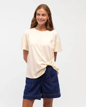 Load image into Gallery viewer, Easy Tuck Shirt - Cream
