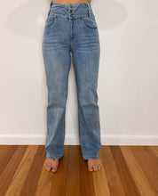Load image into Gallery viewer, Three Button Jean
