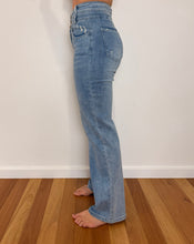 Load image into Gallery viewer, Three Button Jean
