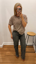 Load image into Gallery viewer, Easy Tuck Shirt - Choc/oat  Stripe
