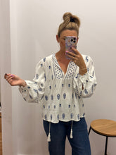 Load image into Gallery viewer, Zetland Blouse - White
