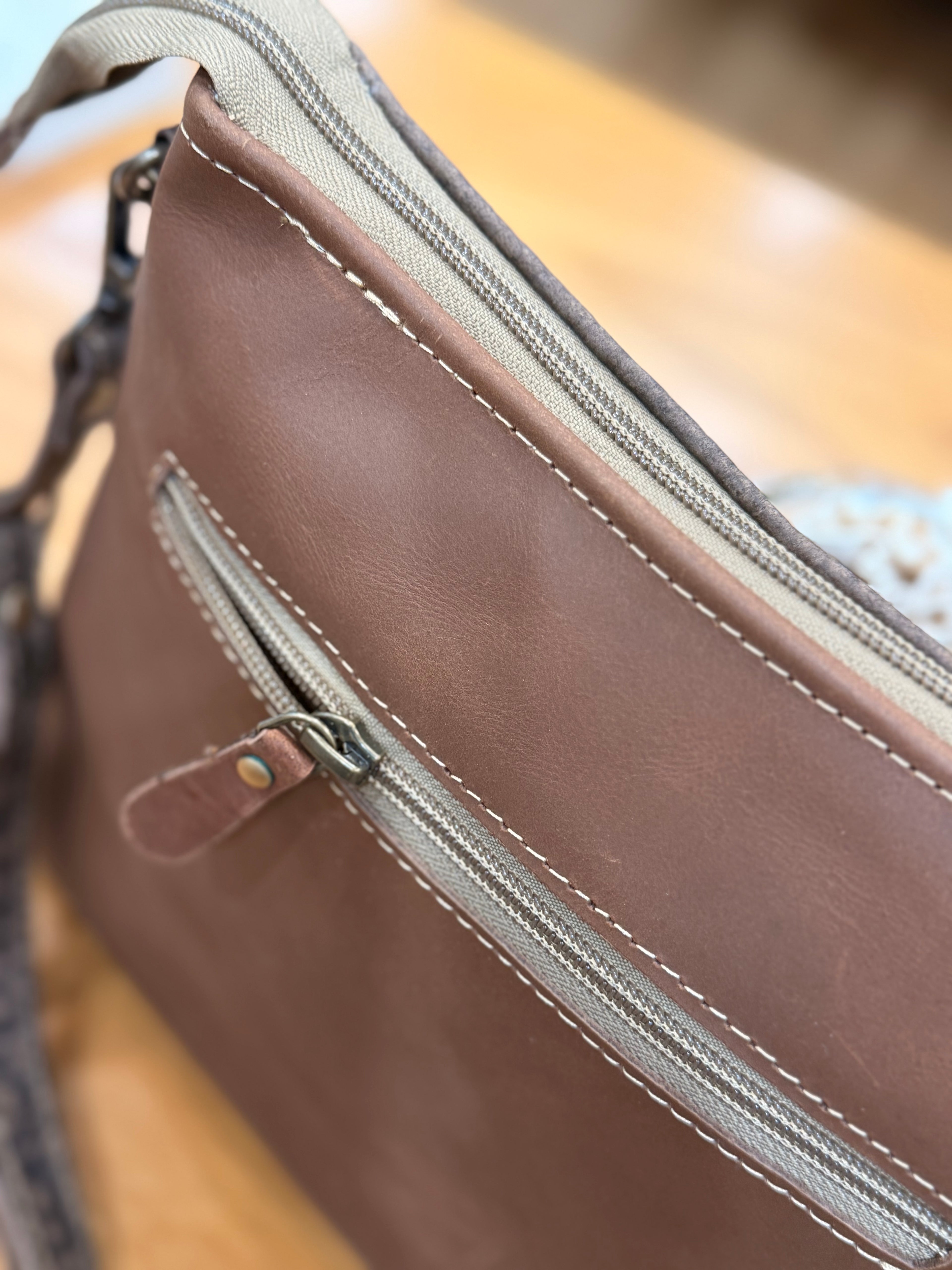 Point Rock Crossbody bag
