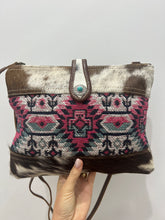 Load image into Gallery viewer, Mia Crossbody bag
