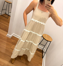 Load image into Gallery viewer, Lissie Maxi Dress
