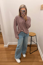 Load image into Gallery viewer, Long Sleeve Easy Tuck - Wine/ Blush Pink
