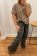 Load image into Gallery viewer, Easy Tuck Shirt - Choc/oat  Stripe

