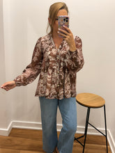 Load image into Gallery viewer, Wander Top
