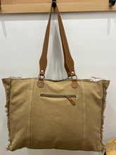 Load image into Gallery viewer, Elisa Weekender Bag
