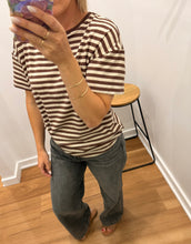 Load image into Gallery viewer, Easy Tuck Shirt - Choc/oat  Stripe
