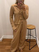 Load image into Gallery viewer, Waffle knit top - Latte

