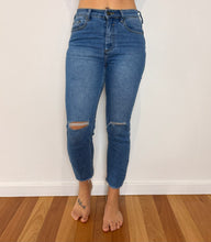 Load image into Gallery viewer, Iris Jean
