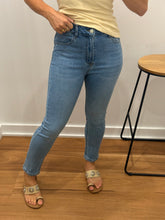 Load image into Gallery viewer, Ezra Jean
