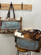 Load image into Gallery viewer, Juniper Weekender Bag
