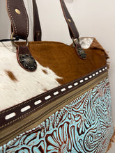 Load image into Gallery viewer, Juniper Weekender Bag
