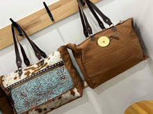 Load image into Gallery viewer, Juniper Weekender Bag
