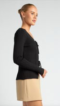Load image into Gallery viewer, Evelyn Top - Black
